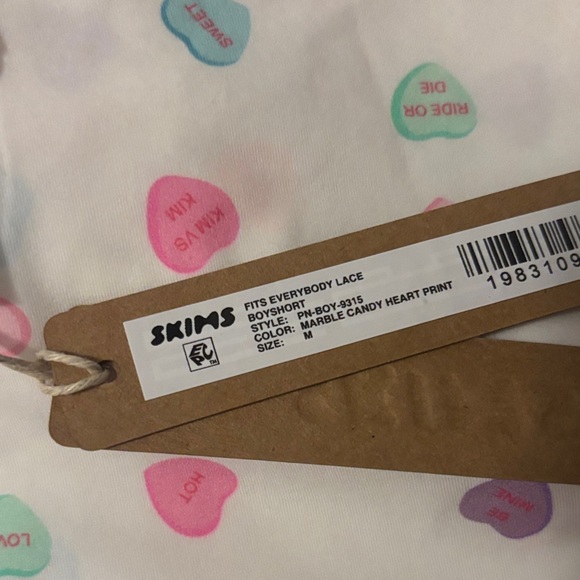 SKIMS π©΅ππ©·Multicolor Heart Lace Trim Pajama Set - Picture 2 of 3